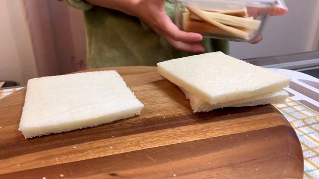 一人暮らしの食事vlog? 韓国料理ソトクソトク、2023年初マック、チョコロールフレンチトースト?、三色そぼろ、ローソンのロールケーキ?