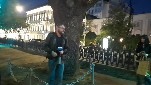 Волшебное дерево в центре Москвы где нужно загадывать желание заколдованный дуб и цепь вокруг ствол смотреть онлайн
