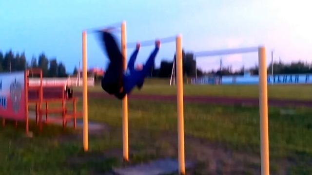 Занимаюсь на турнике смотреть онлайн