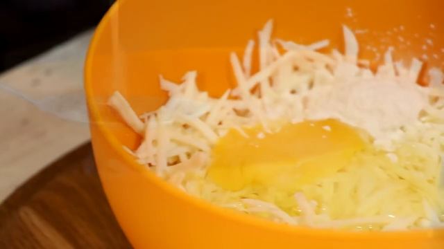 Хачапури по-имеретински | Как сделать хачапури с сыром -- Голодный Мужчина, Выпуск 76 смотреть онлайн