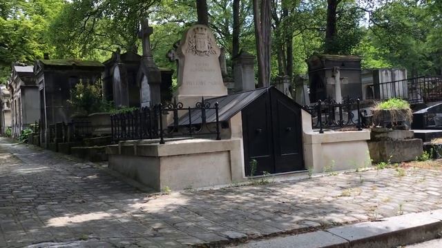 Pere Lachaise cemetery tour смотреть онлайн