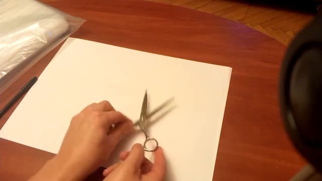 Мастер объясняет принцип работы ножниц для левши, и для правши смотреть онлайн