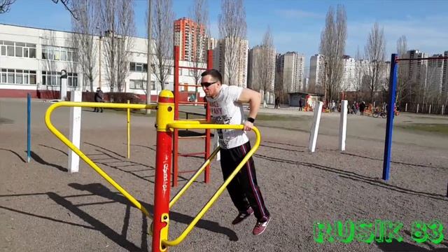 Утренняя зарядка на школьном стадионе! смотреть онлайн