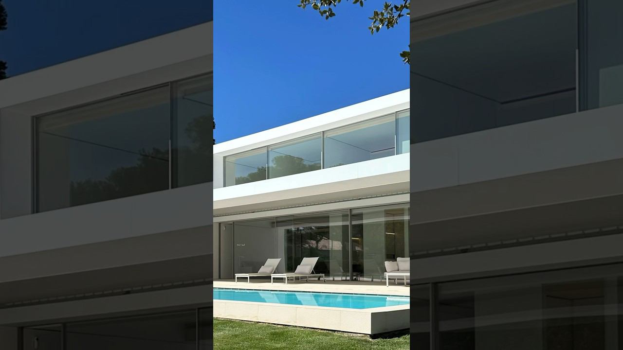 Как вам такая минималистичная вилла от Франа Сильвестра? #zrobimarchitects смотреть онлайн