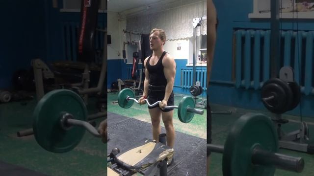 Отличный сет для бицепса, гантелями и гнутым грифом. смотреть онлайн