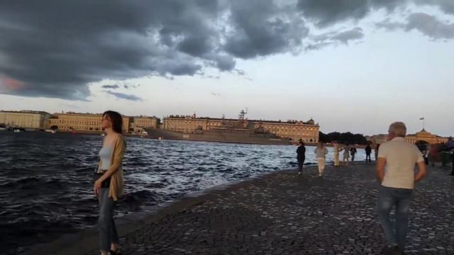 Санкт-Петербург. Стрелка Васильевского острова.Летний вечер.Июль.Большая туча. смотреть онлайн