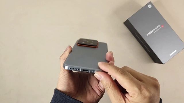 xiaomi 14pro titanium edition hands on & hyper os vs miui14 comparision video смотреть онлайн