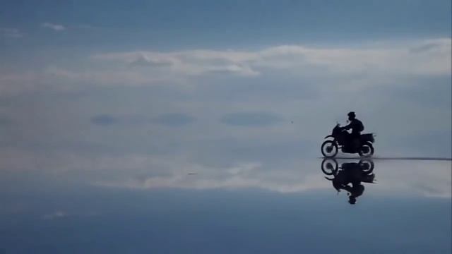 Иисус на мотоцикле едет по воде смотреть онлайн