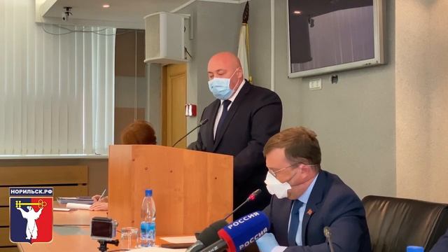 Норильские депутаты единогласно избрали исполняющего полномочия Главы города Норильска смотреть онлайн