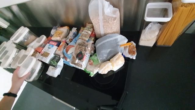 ОРГАНИЗАЦИЯ ХРАНЕНИЯ НА КУХНЕ / ДЕКАНТИРОВАНИЕ СЫПУЧИХ ПРОДУКТОВ / Порядок на кухонных полках смотреть онлайн