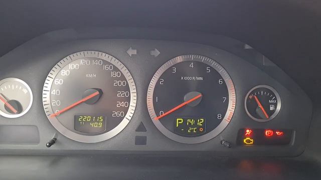 Volvo S60 (-2°C) - 2.4 2007 - Moscow cold engine start after the cold week and with NEW oil. смотреть онлайн
