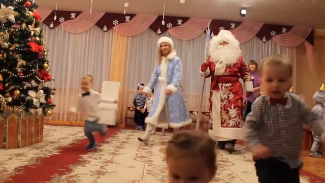Новогодний утренник в садике. Детки 2-3 года. Встреча 2021 года.+ фото смотреть онлайн