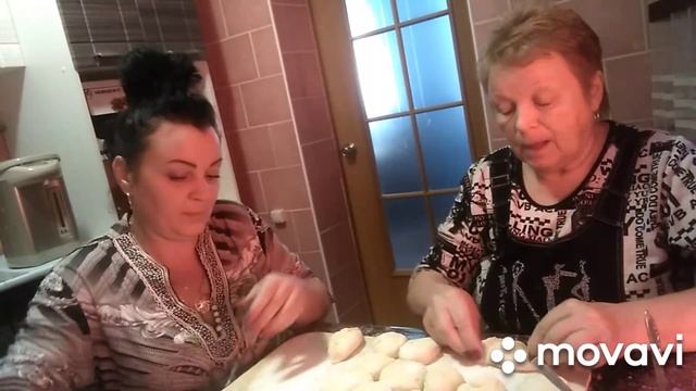 Лепим с мамой пирожки????раскрутила на песню????на чеченском. Опять премьера??? смотреть онлайн