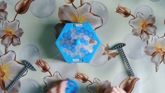 Игра "Чья льдина крепче" смотреть онлайн