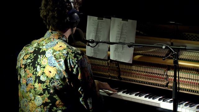 Fryars - On Your Own - Radio 1's Piano Sessions смотреть онлайн