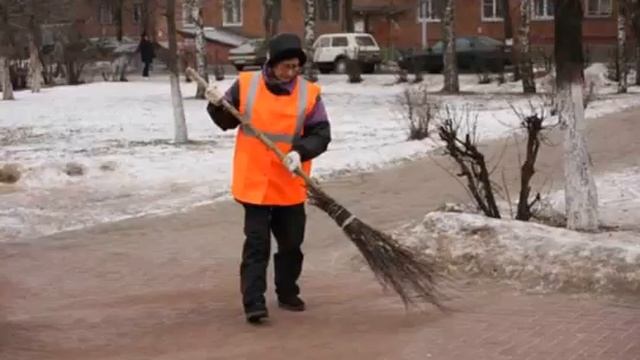 Русский дворник в Москве. Как работает и сколько зарабатывает смотреть онлайн