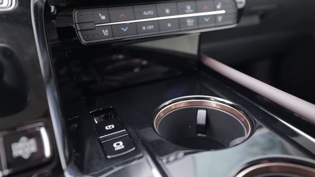 The 2021 Toyota Mirai is a GORGEOUS Sedan from the Electric Future... смотреть онлайн