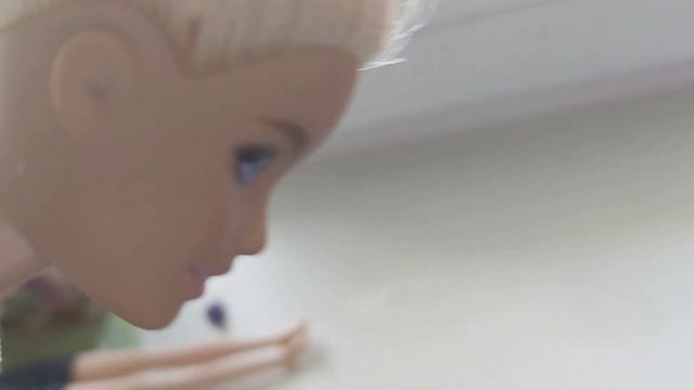 Икота у Барби!🤣 Катя и Макс игры в куклы смотреть онлайн