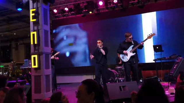 VISHNEV - Ради штуки (Пиу-Пиу), Космос в одно касание, Струны загорятся (live) смотреть онлайн