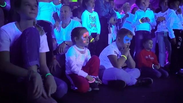 День рождения "OHANA" Мытищи. NEON PARTY! смотреть онлайн