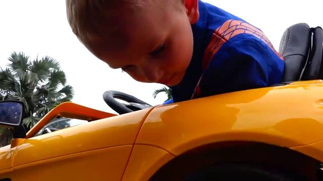 Bad Baby Отбуксировал Машину Little Driver on Colored Power Wheels TOWING CAR in Real Life (SKIT) смотреть онлайн