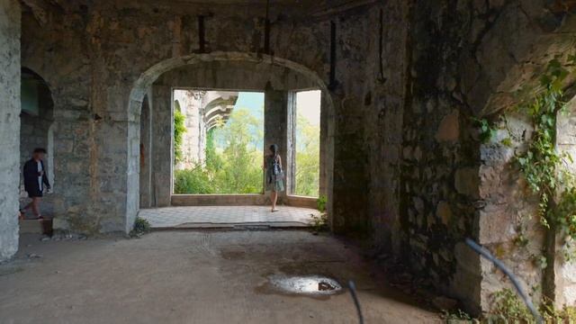 Интересные локации Гагры. Дворец принца Ольденбургского / Зимний театр / Колоннада смотреть онлайн