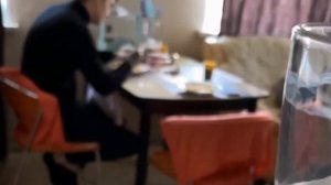 СКРЫТОЕ ВИДЕО МАКС ВАЩЕНКО КУШАЕТ С СЕСТРОЙ