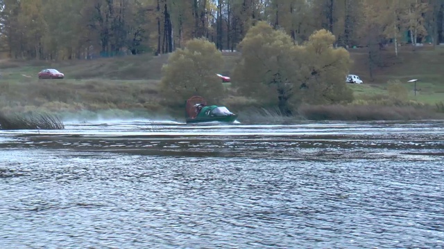 Аэроглиссер Шаг с тентом.