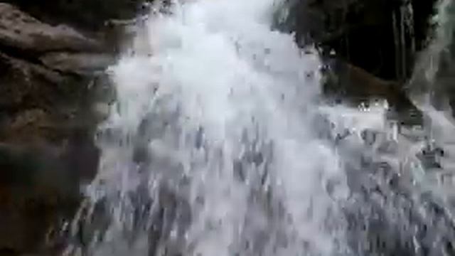 ВОДОПАД в УЩЕЛЬЕ Горной Уральской реки смотреть онлайн