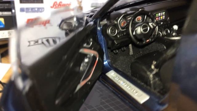 Miniatura Chevrolet Camaro SS Fifty 1/18 Auto World Edição Comemorativa 50 Anos Do Camaro