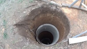 колодец своими руками как опустить кольцо вручную