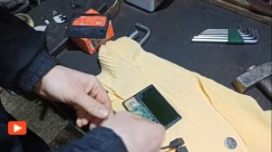 Как поменять батарейки на светофильтре СВАРОЧНОЙ МАСКИ ХАМЕЛИОН. Смешное и Полезное. FUNNY & USEFUL.