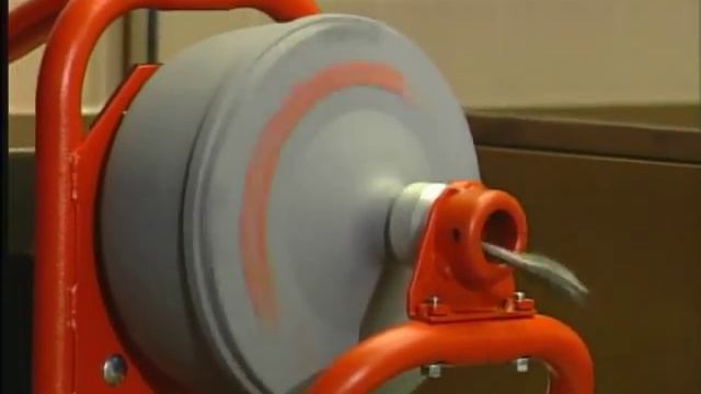 Как устранять засоры и чистить канализации с RIDGID K-40 смотреть онлайн