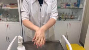 Гигиеническая обработка рук антисептическим средством.