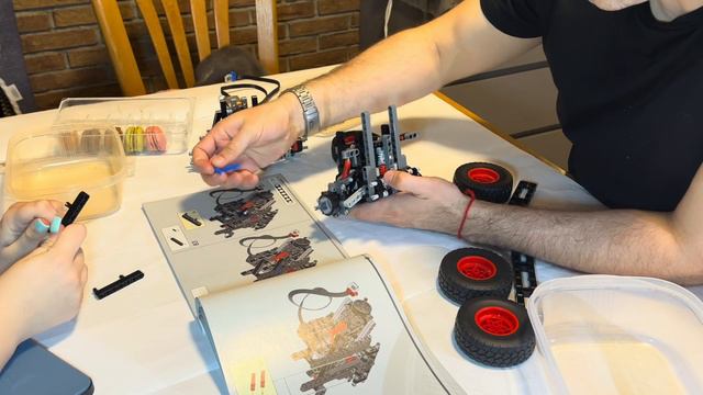 Part 2 Lego Build Rewiev - Lego Technic Audi RS E-tron (42160) - Собираем набор Лего техник Ауди РС