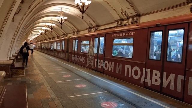 Новогодние поезда метро 2022/ Метрополитен новогодний смотреть онлайн