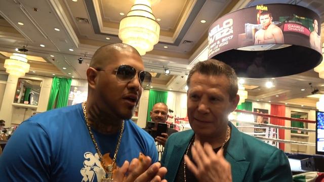 Epic Moment Chavez Sr & Fernando Vargas Embrace Talk Taylor Fight EsNews Boxing смотреть онлайн