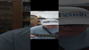 "Давайте выпьем за друзей, давайте выпьем за подруг. "- автор слов и музыки Александр Власов.