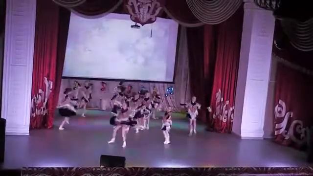 Образцовая студия эстрадного танца "Меридиан" - "Подмосковные вечера" смотреть онлайн