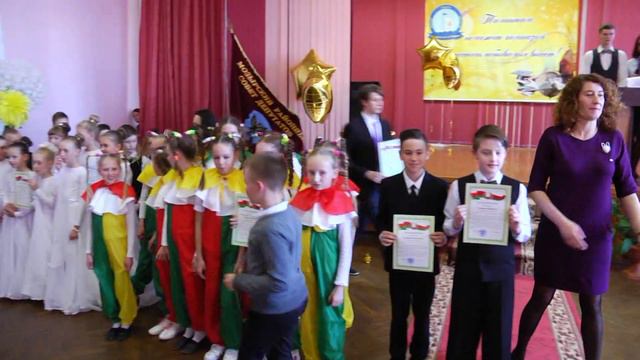 В школах подводят итоги учебного года смотреть онлайн