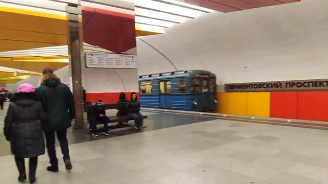 Еж-3 на станции "Лермонтовский проспект". Видео из 2018-2019 года, отыскал, точно не помню. #еж3 смотреть онлайн