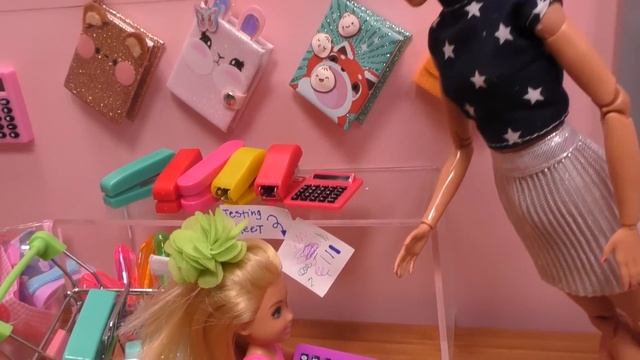 Back to school shopping ! Elsa & Anna toddlers - Barbie dolls - backpack - lunch bag #supplies смотреть онлайн