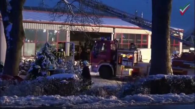 Feuerwehr-Großeinsatz in Ennepetal-Oberbauer смотреть онлайн