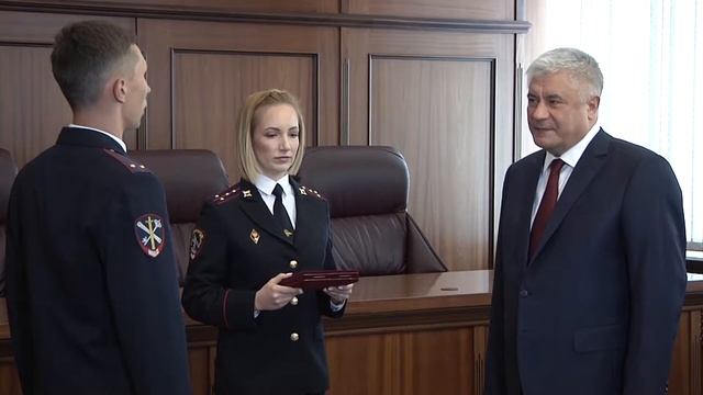 В.Колокольцев вручил награды сотрудникам полиции, проявившим мужество при спасении людей смотреть онлайн