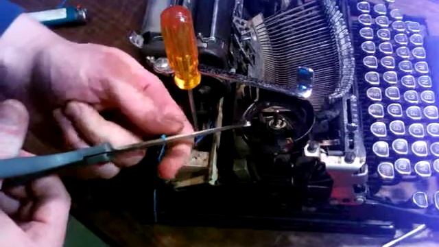 Royal Typewriter Drawband Replace смотреть онлайн
