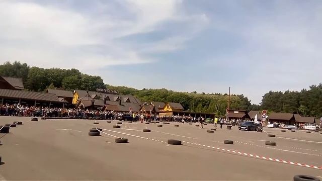 BMW E30 Vs BMW E34 гонка .