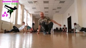 УРОК ПО ПРОСТЫМ БАЗОВЫМ ДВИЖЕНИЯМ БРЕЙК ДАНС BREAK DANCE TUTORIAL ДЛЯ ДЕТЕЙ И ПОДРОСТКОВ!