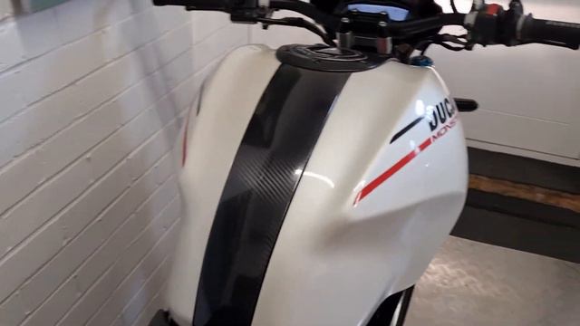 Ducati Monster 1100s смотреть онлайн