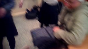 Наши девочки бьют мальчика