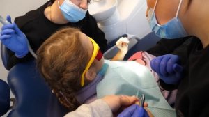 VLOG Полечили сразу два зуба Алисе